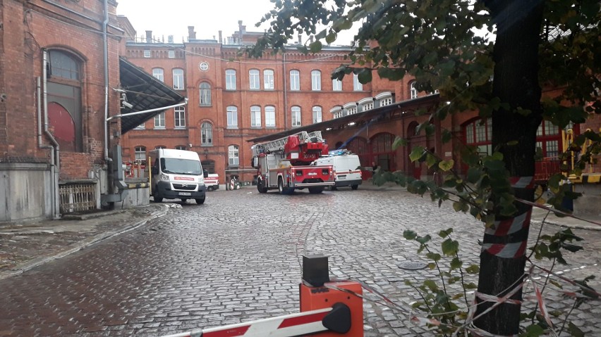 Pożar na poddaszu poczty przy ul. Dworcowej w Szczecinie. Doszło do zwarcia instalacji elektrycznej