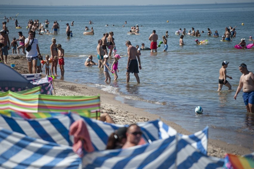 Nadmorskie miejscowości są bardzo zatłoczone. Pogoda ma...