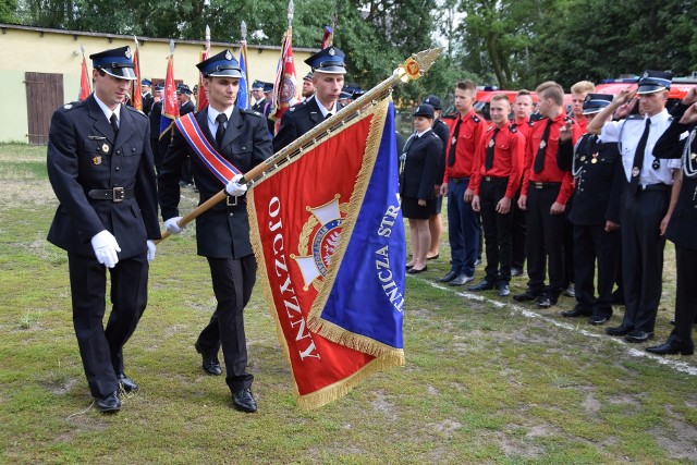 Podczas jubileuszu 90-lecia jednostki OSP w Sędzinie poświęcony został nowy sztandar