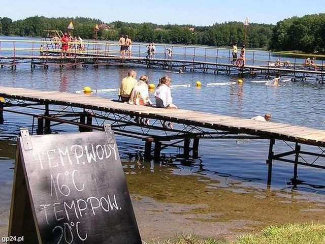 Ratusz w Bytowie chce sprzedać kompleks restauracyjno-hotelowy nad jeziorem Jeleń. Mogą jednak to uniemożliwić formalne przeszkody. W najgorszym wypadku restauracja i hotel zostaną wydzierżawione na 30 lat.