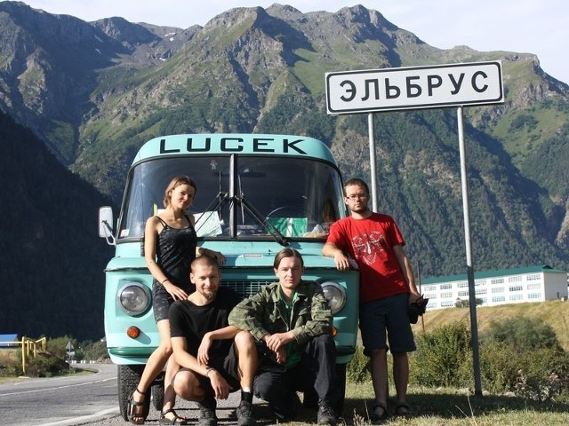 Zdjęcie z wyprawy na Elbrus. Od lewej: Monika Maniecka, Sławomir Pela, Sebastian Gleich i Michał Potępa.  