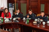 Młodzieżowe drużyny strażaków z Austrii i Bydgoszczy z wizytą w ratuszu [zdjęcia]
