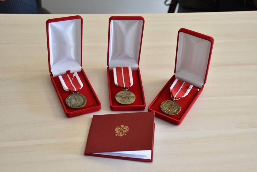 Pięć nauczycielek z Człuchowa z medalem Komisji Edukacji Narodowej