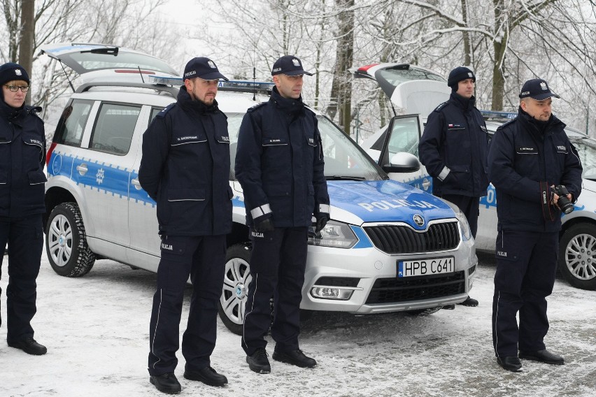 Flota dolnośląskiej policji powiększyła się o 37 samochodów.