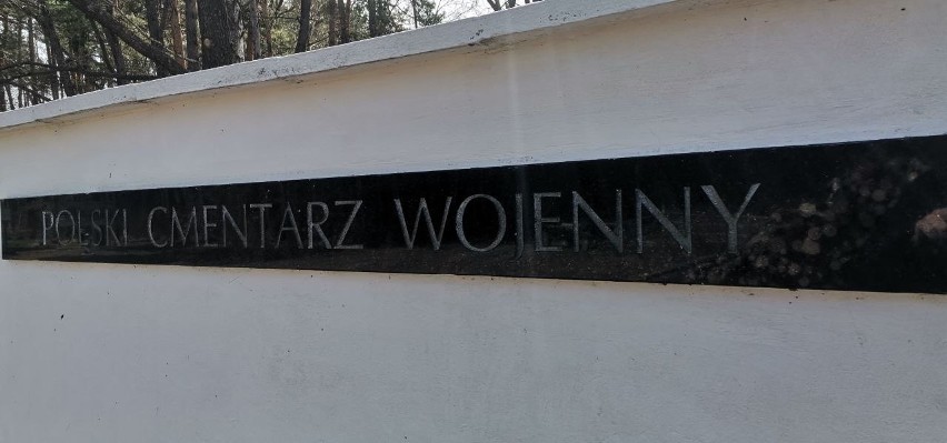 Mieszkańcy Wołynia posprzątali polskie cmentarze. Zobacz zdjęcia i wideo