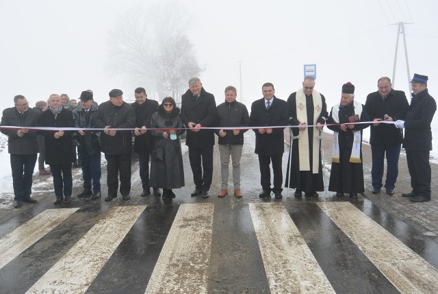 W sobotę, 11 grudnia oficjalnie otwarto nowo wyremontowaną drogę gminną Zgniłobłoty-Buczek w gminie Bobrowo