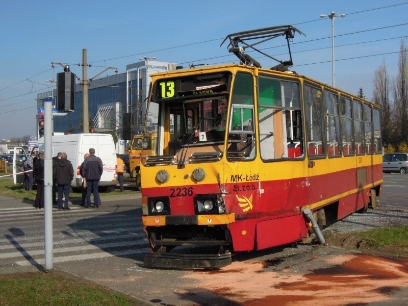 Ciężarówka zderzyła się z tramwajem