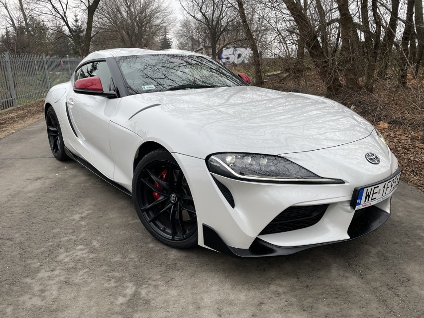 W chwili debiutu Toyota GR Supra była dostępna z jednym,...