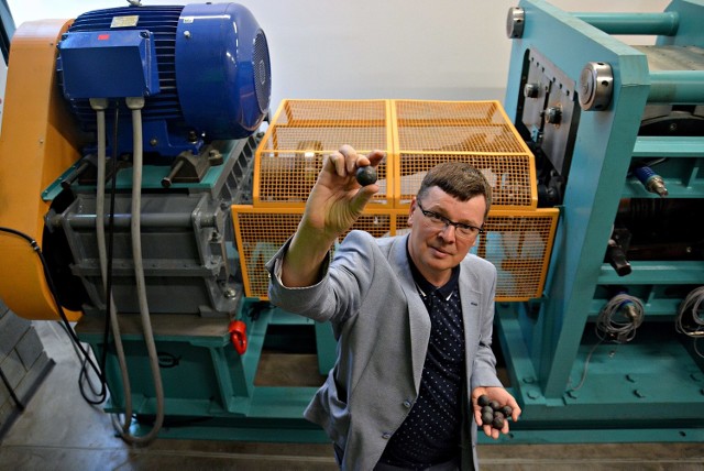 Politechnika zawdzięcza swój sukces takim naukowcom, jak prof. Zbigniew Pater. Wydział Mechaniczny, którym kieruje, zdobył w ubiegłym roku 60 patentów. Obecnie na ochronę czeka walcarka do produkcji kul wykorzystywanych w młynach.