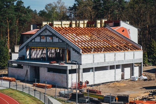 Budowa zaplecza socjalnego na stadionie w Lublińcu kwiecień 2019.