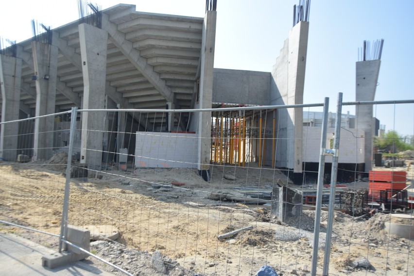 Budowa stadionu dla Radomiaka. Podpisano nowy aneks. W maju montaż dachu na trybunie południowej. Zobacz najnowsze zdjęcia 