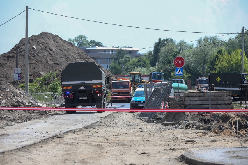 Kraków. Bomba na budowie Trasy Łagiewnickiej. Saperzy w akcji 10 06