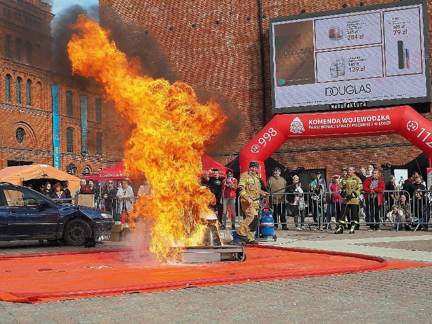 Łódzcy strażacy w Manufakturze gasili wybuchające dezodoranty, palący się tłuszcz, ale przede wszystkim edukowali