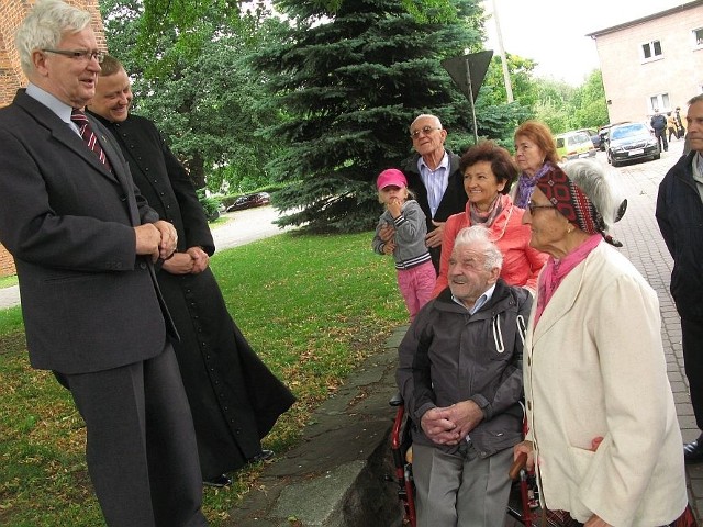 Uroczystość z okazji 71 rocznicy wybuchu Powstania Warszawskiego pod pomnikiem Polskiego Państwa Podziemnego w Żninie.