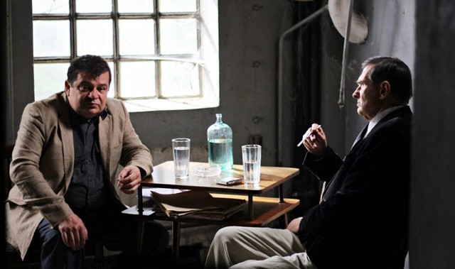 Kadr z filmu „Życie na krawędzi”, w którym grają między innymi Olgierd Łukaszewicz i Krzysztof Globisz.