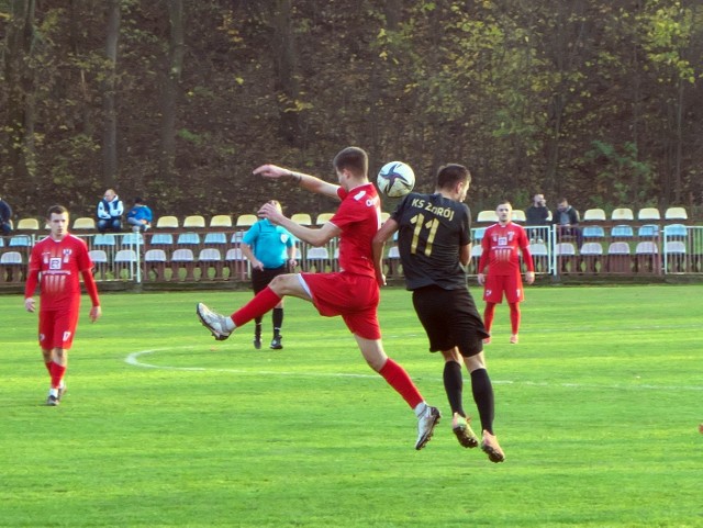 Orzeł Przeworsk (czerwone stroje)  dwie bramki zdobył w drugiej połowie meczu.