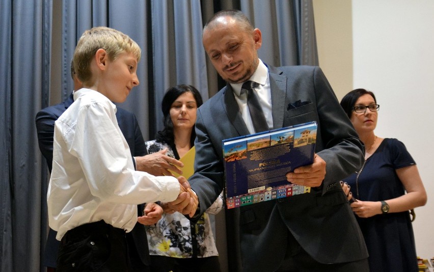 Najlepsi uczniowie ze szkół podstawowych zostali nagrodzeni przez prezydenta Lublina
