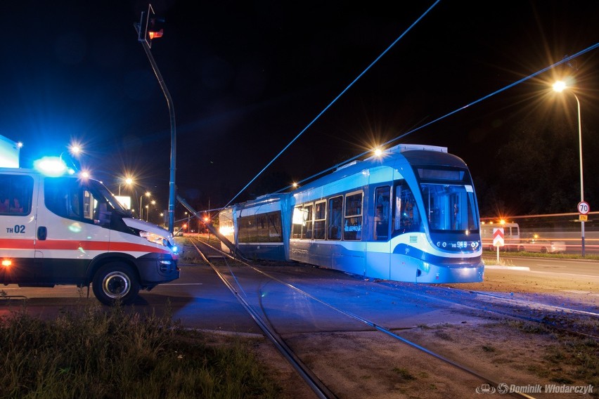 Kraków. Zerwana sieć trakcyjna, uszkodzone torowisko i...