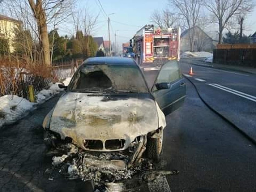 Zwierki. Pożar samochodu na drodze. Spłonęło BMW
