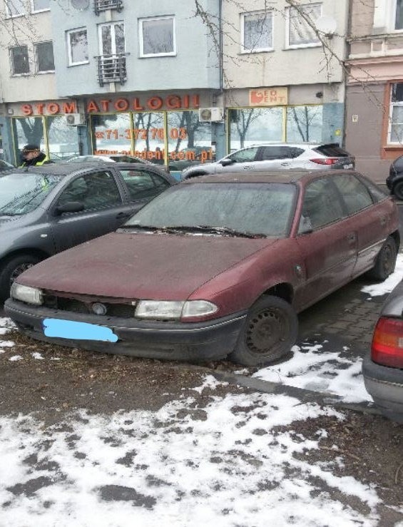 Opel z ul. Galla Anonima