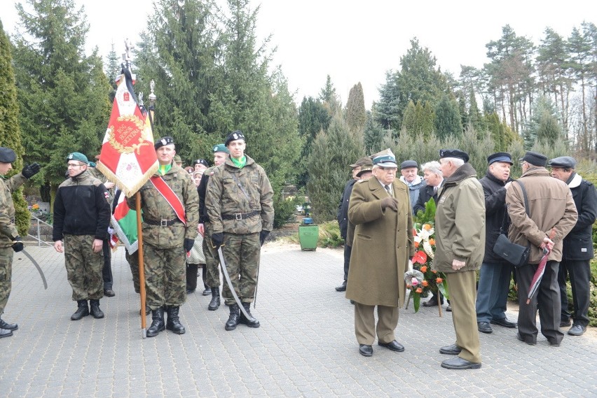 Jana Kudłę żegnano z honorami wojskowymi.