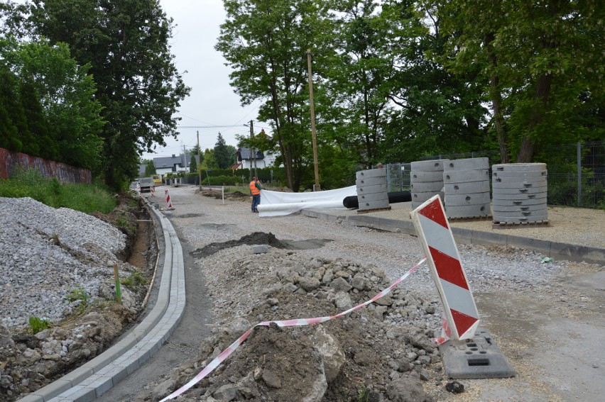 Borek Szlachecki. Niektórzy mieszkańcy złoszczą się na zamkniętą drogę powiatową. Po przebudowie na pewno będą  zadowoleni.