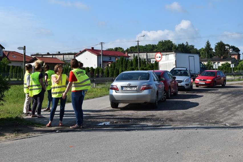 Pracownicy Inspekcji Weterynaryjnej blokowali drogę krajową 22 w Waćmierku
