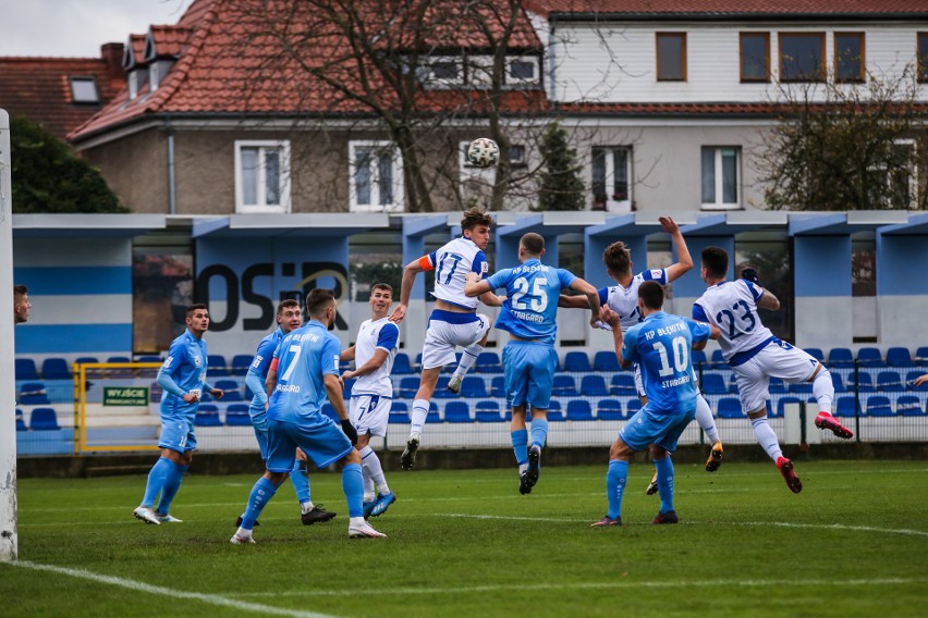 Piłkarze Lecha II Poznań na stadionie w Stargardzie mieli...