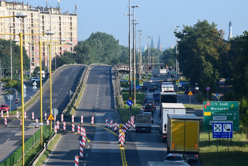 Duże utrudnienia na "gierkówce" w Częstochowie. Ruszył...