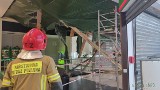 Groźny wypadek w Nowym Targu. W galerii handlowej zawaliła się drewniana konstrukcja. Nie ma rannych