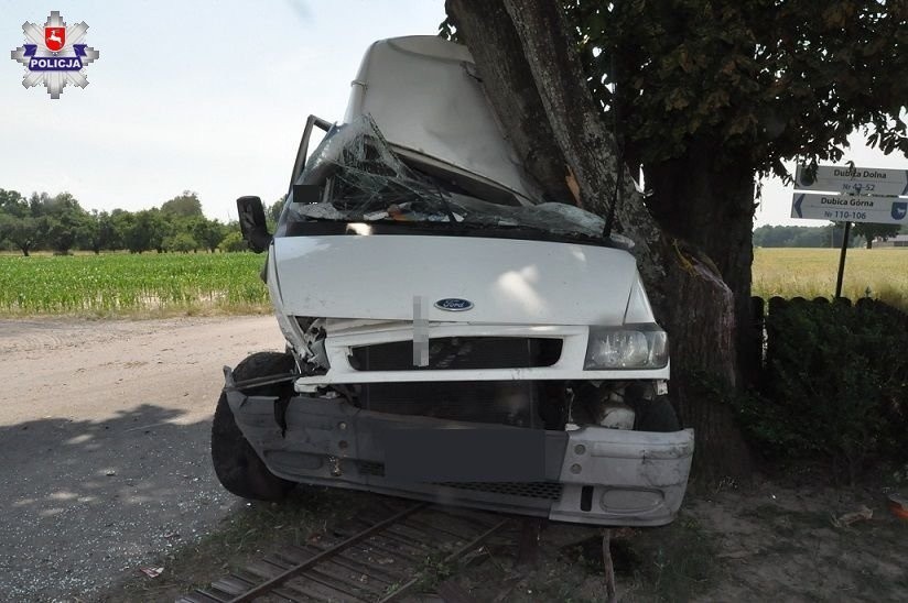 Biała Podlaska. Nie ustąpiła pierwszeństwa kierowcy busa. Dwie osoby trafiły do szpitala 