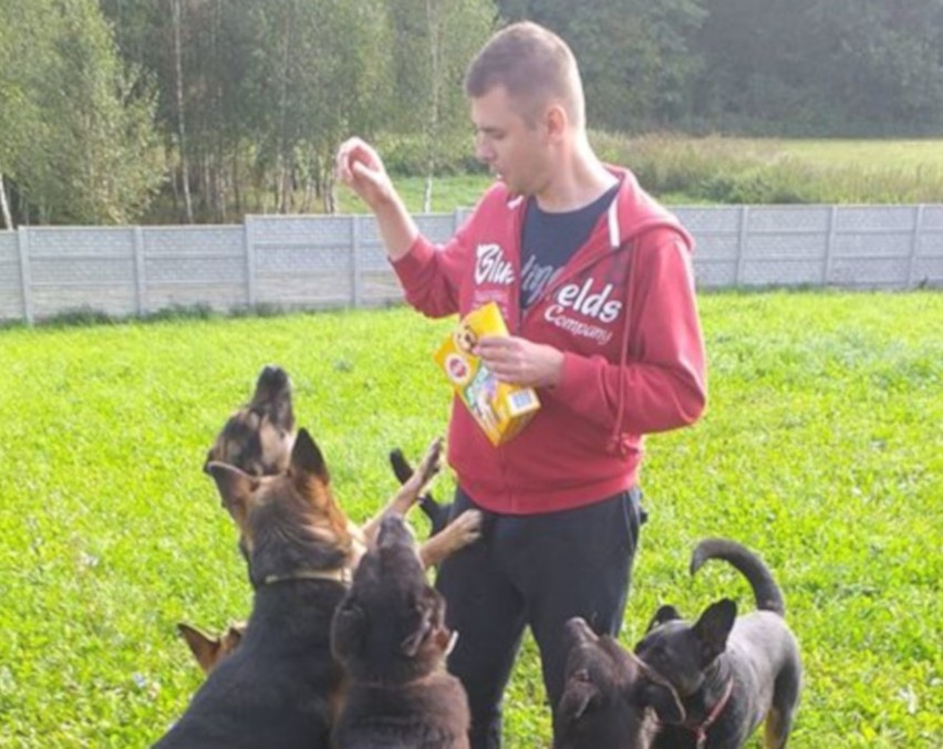 Bezdomne psy z Wasilkowa trafiają do schroniska w Sejnach. Odwiedził je burmistrz (ZDJĘCIA)