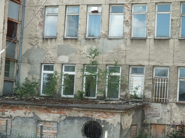   Nadal nie ma chętnych na zakup starego szpitala w Starachowicach