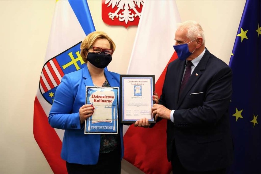 Certyfikat odbiera Agnieszka Wierzbicka - Baxter, szefowa...