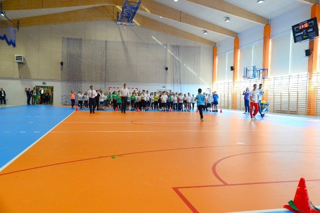 Przy Szkole Podstawowej numer 1 powstała imponująca hala sportowa za blisko 7 milionów złotych