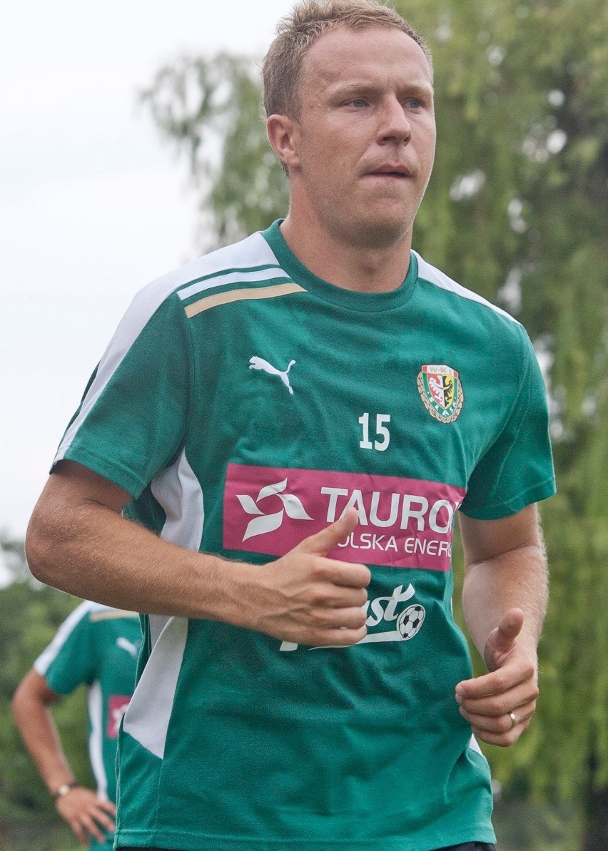Był piłkarzem Śląska w latach 2012 - 2014. W ekstraklasie w...