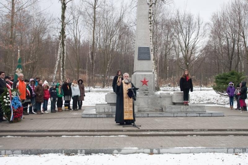Cmentarz wojsk radzieckich otwarty po remoncie. Był ambasador i konsul generalny Rosji (ZDJĘCIA)