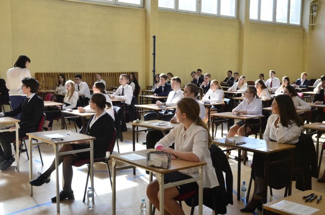 Próbna matura 2019 zbliża się wielkimi krokami. W tym roku próbne testy odbędą się w listopadzie. To okazja, aby sprawdzić się przed prawdziwymi egzaminami maturalnymi.