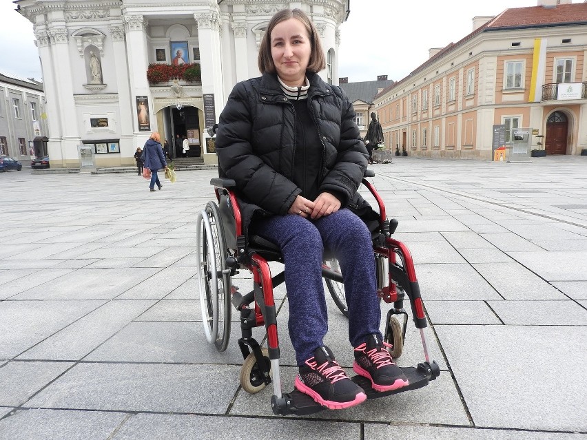 Agnieszka od roku porusza się już tylko na wózku...