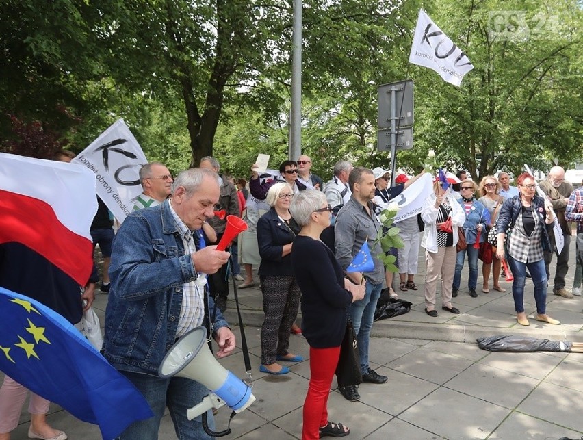 KOD. Protest przeciwko premier Beacie Szydło [zdjęcia, wideo]