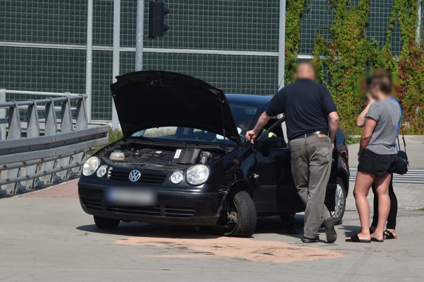 Wypadek na skrzyżowaniu przy Galerii Echo w Kielcach. Jedna osoba w szpitalu