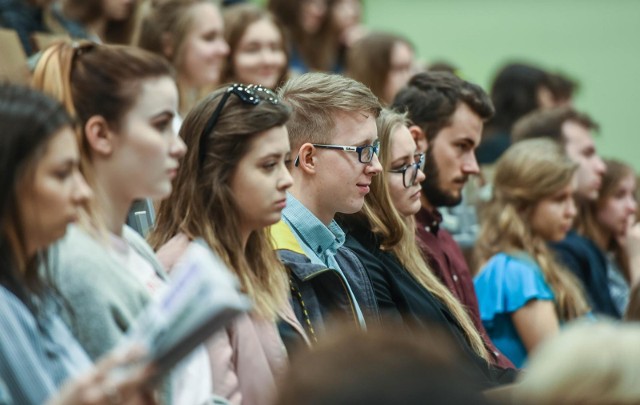 Sprawdź, jakie kierunki studiów były najmniej oblegane w ubiegłym roku na UMK.Zobacz, ilu było chętnych!PRZECZYTAJCIE >>>>>> POLECAMYNajpiękniejsze torunianki na InstagramiePotrafisz mówić "po toruńsku"? TESTSkarpa z lotu ptaka - unikalne zdjęcia