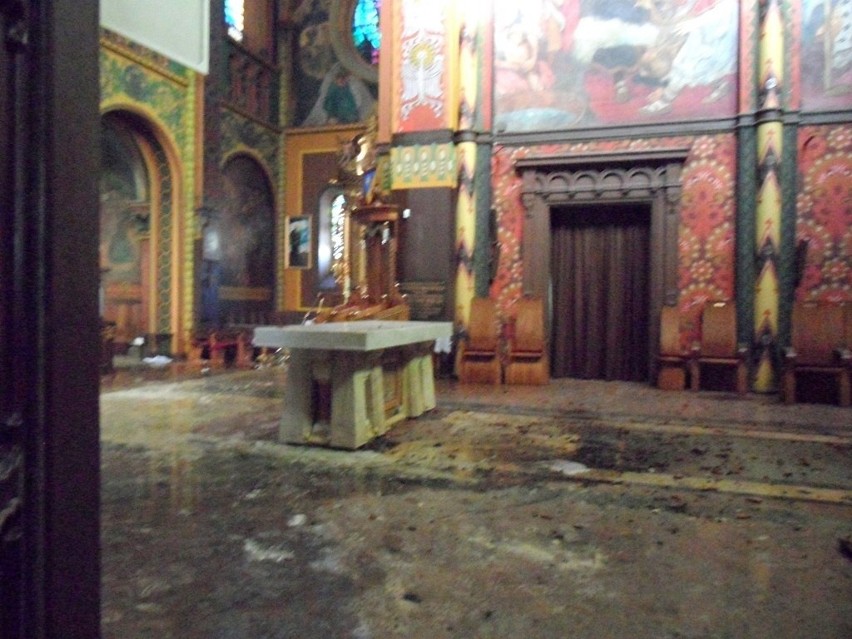 Pożar katedry w Sosnowcu: wnętrze katedry całkowicie...