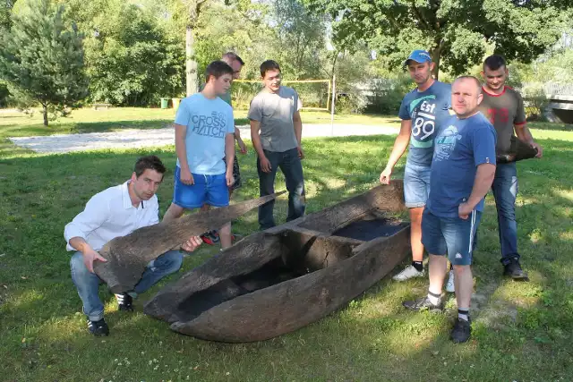 Zabytkowy kajak wyłowili w 2014 roku mieszkańcy Staniszcz Małych. Znalezisko jest chlubą wsi.