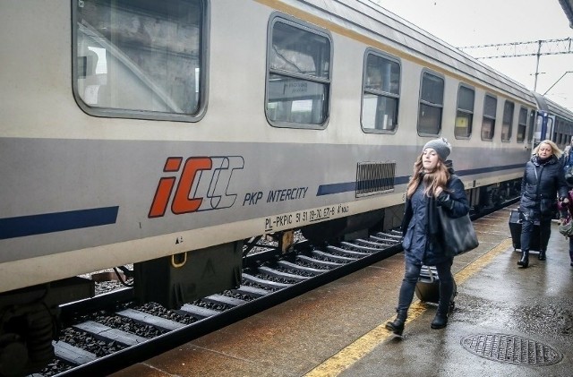 PKP Intercity tłumaczy, że mając wcześniej informacje o zainteresowaniu połączeniami, decyzje o dodatkowych składach można podejmować  z większym wyprzedzeniem.