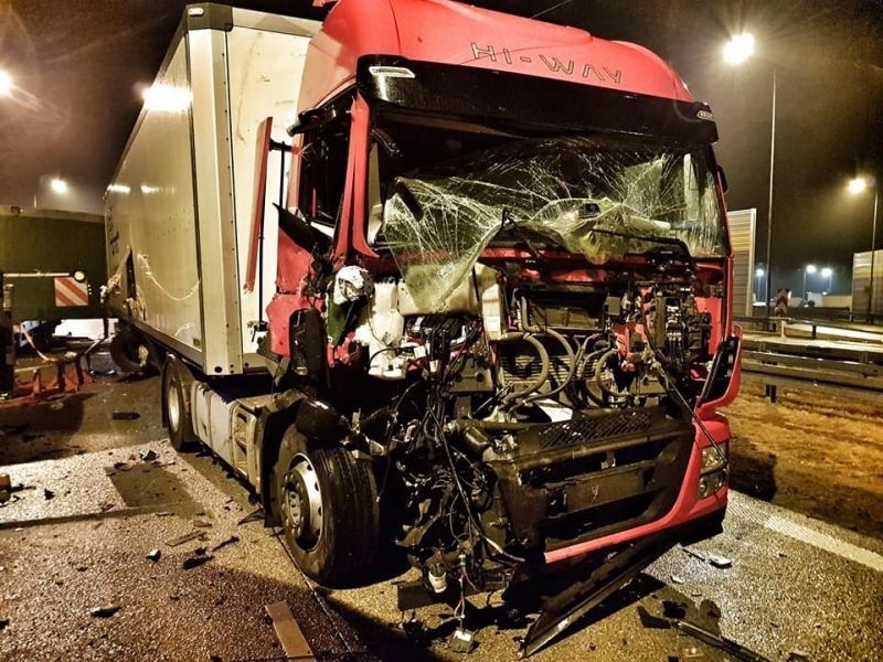 Śmiertelny wypadek na drodze S8. Ciężarówka zderzyła się z...