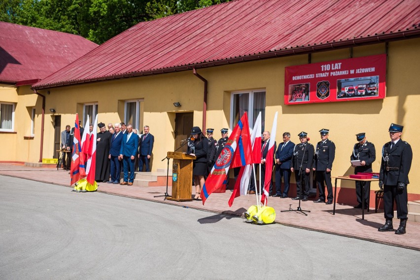 Jubileusz 110-lecia Ochotniczej Straży Pożarnej w Jeżowem. Na uroczystości przybyło wielu przyjaciół jednostki