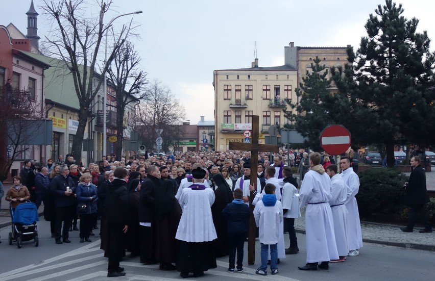 Wolbrom. Tłumy mieszkańców na Drodze Krzyżowej