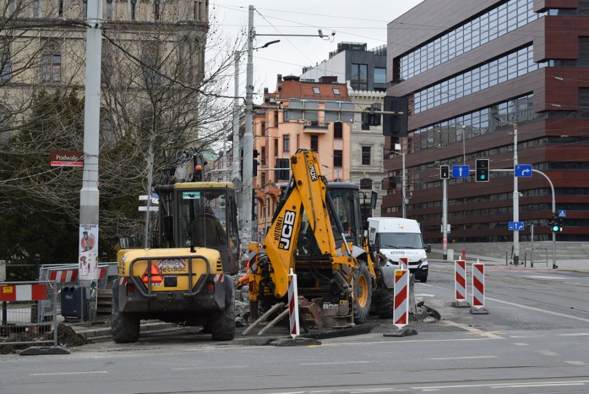 Nowa droga rowerowa w centrum Wrocławia. Mniej miejsca dla kierowców samochodów [ZDJĘCIA]
