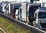 Utrudnienia na S8 w kierunku Wrocławia. Ciężarówka uderzyła w barierki